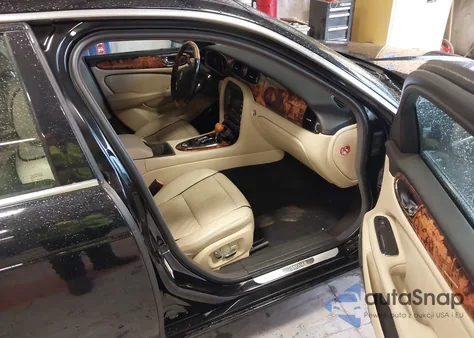 2009 Jaguar Xj Xj8 L z USA, uszkodzony, nr VIN SAJWA79B79SH31633